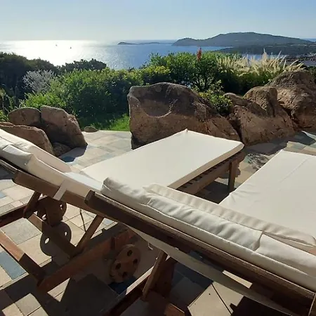 Acquazzurra A Punta Molara Nyaraló