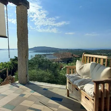 Acquazzurra A Punta Molara بيت للعطل *