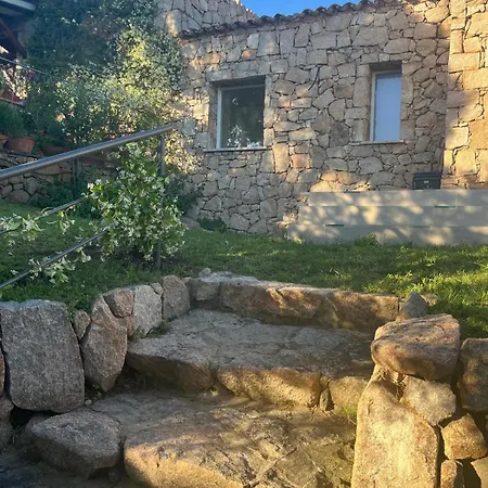 Acquazzurra A Punta Molara Ferienhaus *